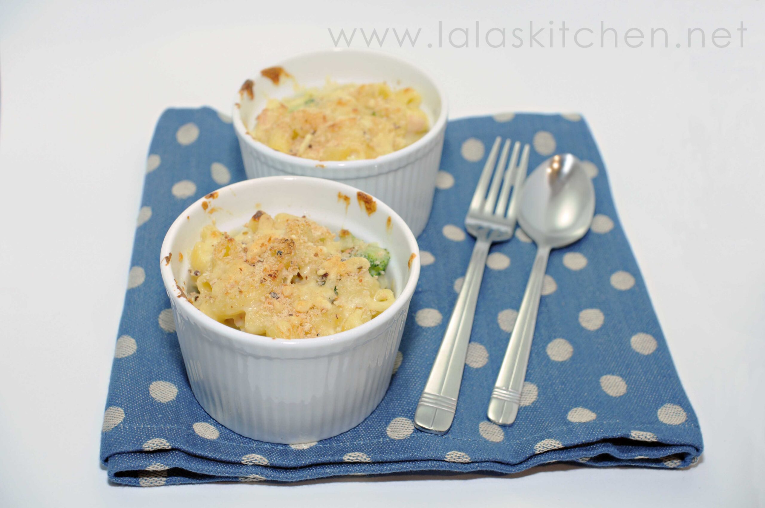Cheesy Macaroni Pots with Bacon & Broccoli
